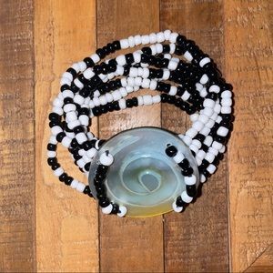 BNWOT mother of the pearl beads bracelet
